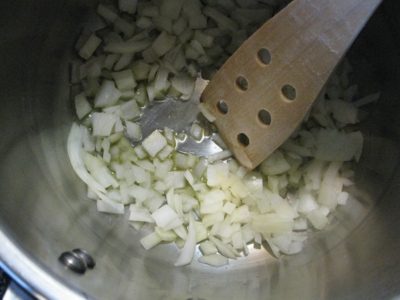 Oignons revenus dans l'huile d'olive