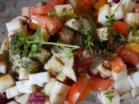 Salade de tomates assaisonnée à l'huile d'olive